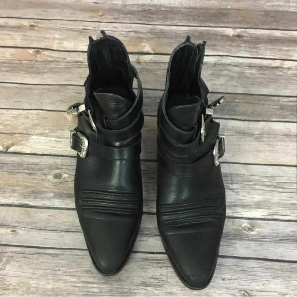 Boots - Picture 3 of 8